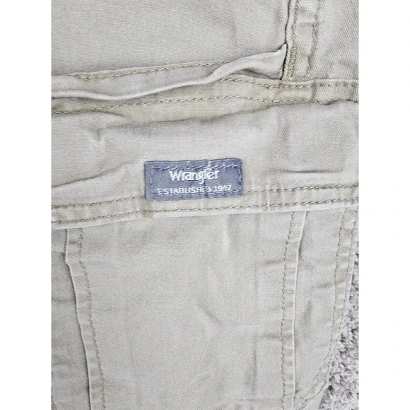 Wrangler Relaxed Fit Baggy Cargo Pants Men's Size 34x32 (34x25.5) - Picture 9 of 11